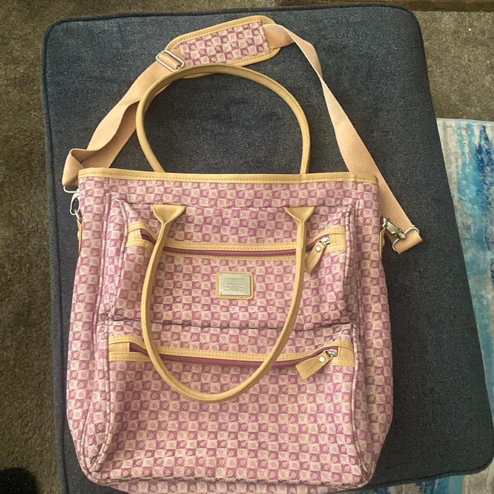 Liz Claiborne purse. Great size. Many storage pockets